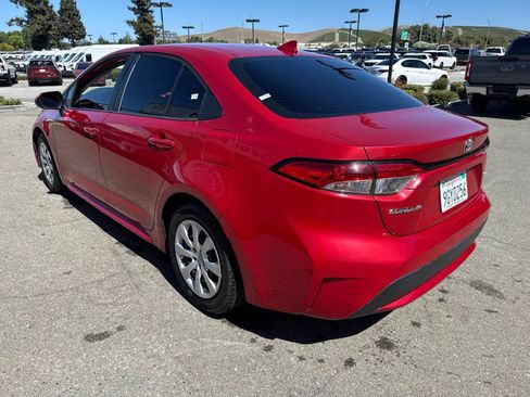 Used 2020 Toyota Corolla LE FWD image 3