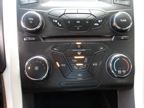 Used 2015 Ford Fusion SE FWD image 14