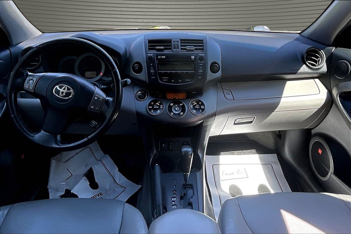 Used 2011 Toyota RAV4 Limited AWD/4WD image 7