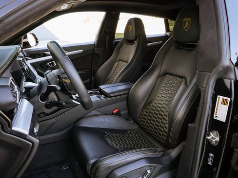 Used 2019 Lamborghini Urus image 18