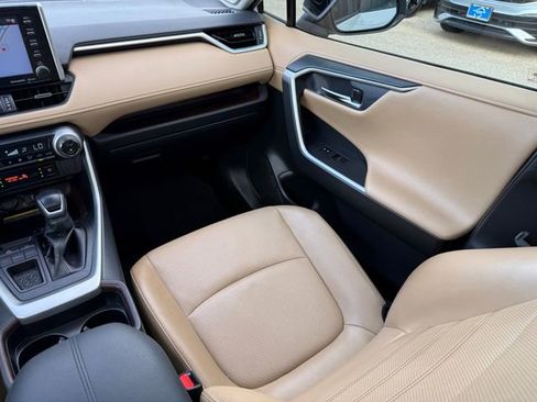 Used 2020 Toyota RAV4 Limited image 26