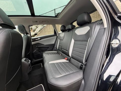 Used 2023 Volkswagen Taos SEL AWD/4WD image 18