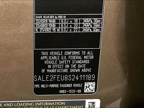 Certified 2025 Land Rover Defender 130 X-Dynamic SE AWD/4WD image 34