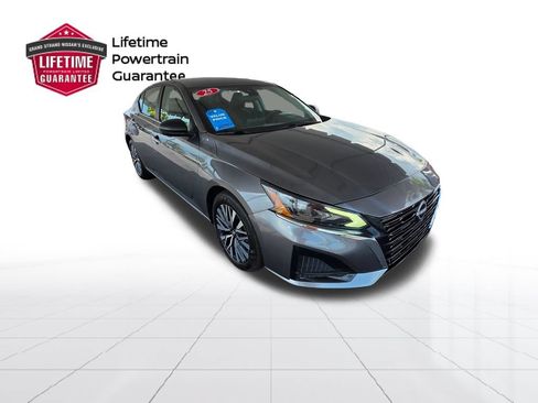 Used 2025 Nissan Altima 2.5 SV FWD image 5