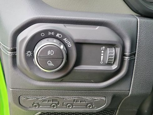 Used 2025 Jeep Gladiator Mojave AWD/4WD image 23