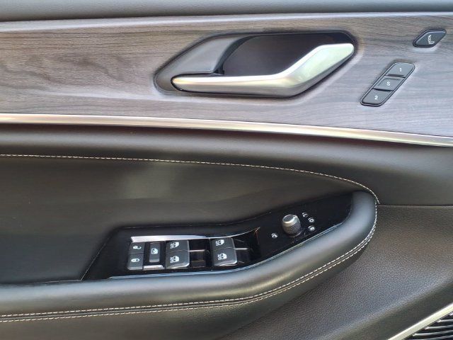 Certified 2023 Jeep Grand Cherokee Overland w/ Luxury Tech Group IV AWD/4WD image 24