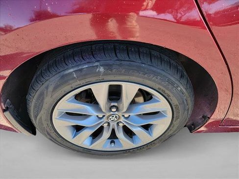 Used 2020 Toyota Avalon XLE image 11