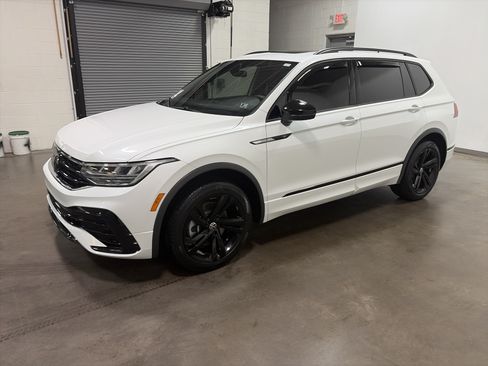 Certified 2024 Volkswagen Tiguan SE R-Line AWD/4WD image 6