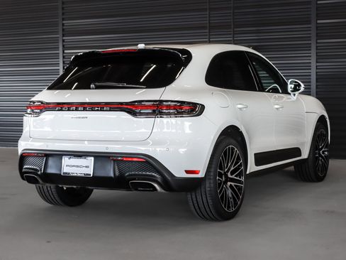 Certified 2024 Porsche Macan image 10