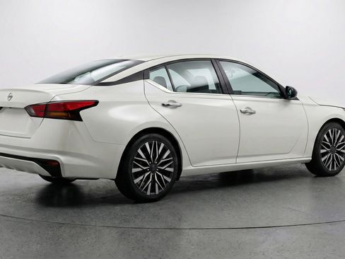 Used 2025 Nissan Altima 2.5 SV image 9