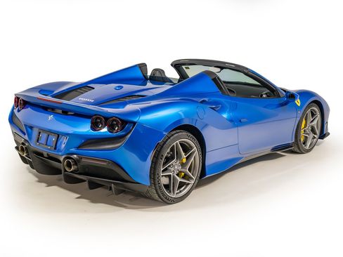 Used 2021 Ferrari F8 Tributo image 7