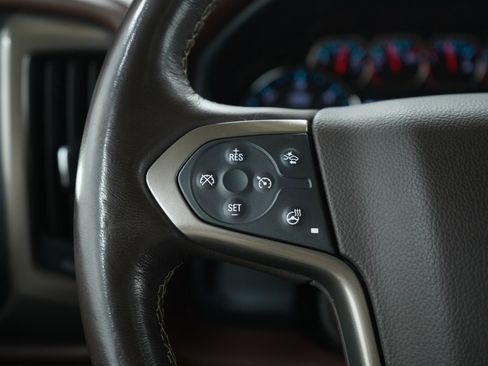 Used 2018 Chevrolet Silverado 1500 High Country image 24