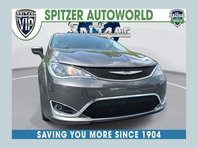 Used 2017 Chrysler Pacifica Touring-L Plus w/ Tire & Wheel Group