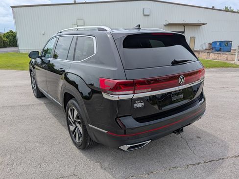 Used 2025 Volkswagen Atlas SEL AWD/4WD image 4