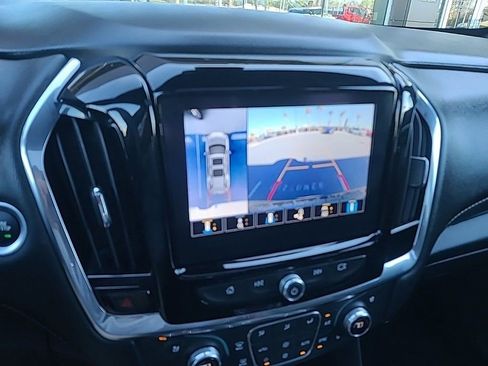 Used 2023 Chevrolet Traverse Premier image 25