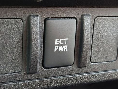 Used 2018 Toyota Tacoma TRD Off-Road image 11