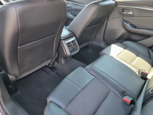 Used 2017 Chevrolet Impala LT image 23