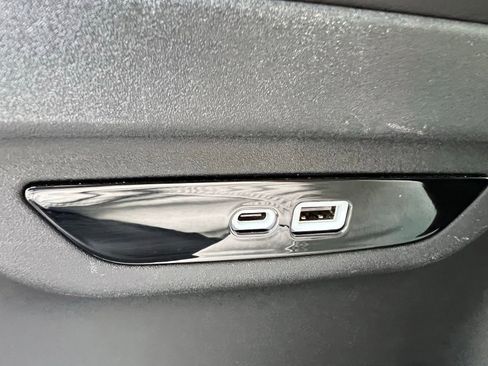 Used 2025 Chrysler Pacifica Select FWD image 47