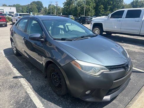 Used 2014 Toyota Corolla LE FWD image 2