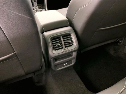 Certified 2024 Volkswagen Taos SE image 34