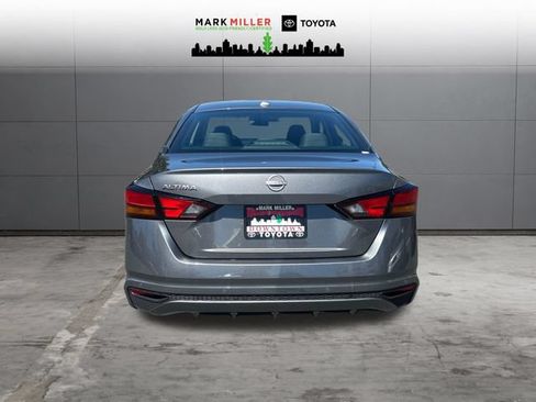 Used 2025 Nissan Altima 2.5 SV FWD image 4
