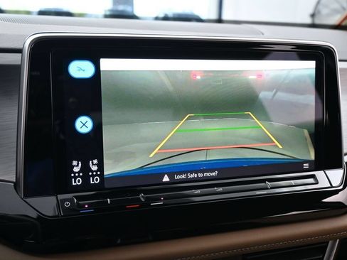 Used 2025 Volkswagen Atlas Cross Sport SE FWD image 18