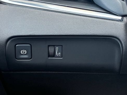 Used 2023 Buick Enclave Essence AWD/4WD image 11