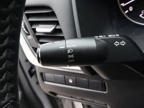 Used 2025 Nissan Rogue SV FWD image 16
