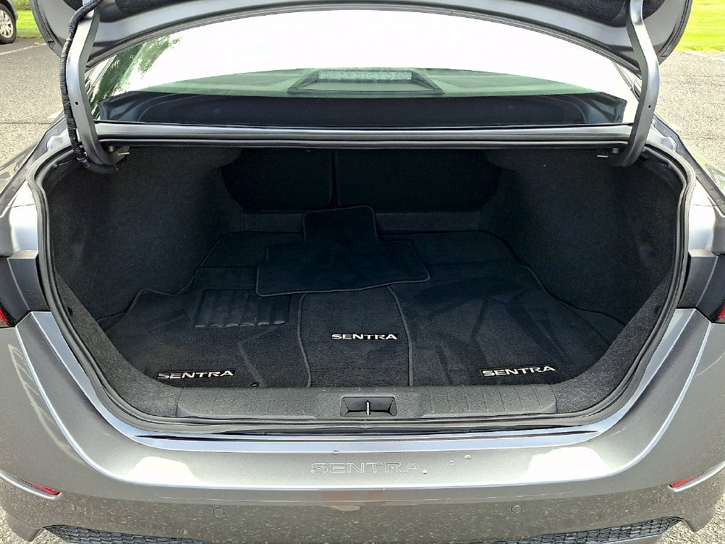 Used 2023 Nissan Sentra SR w/ Electronics Package FWD image 28