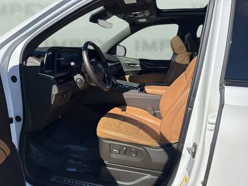 Used 2024 Cadillac Escalade ESV Sport w/ Touring Package image 9