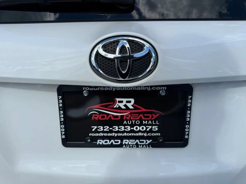 Used 2018 Toyota RAV4 XLE AWD/4WD image 64