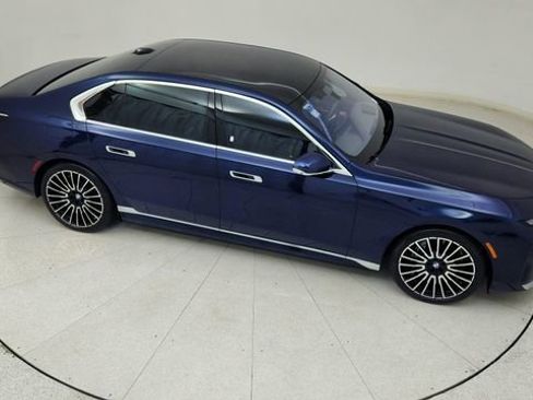 Used 2025 BMW i7 eDrive50 w/ Executive Package image 76