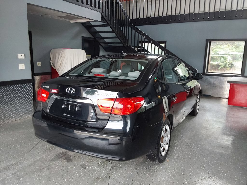 Used 2010 Hyundai Elantra GLS FWD image 11