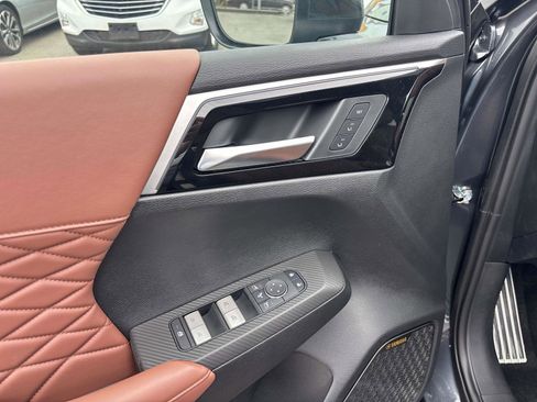 New 2025 Mitsubishi Outlander SEL image 11