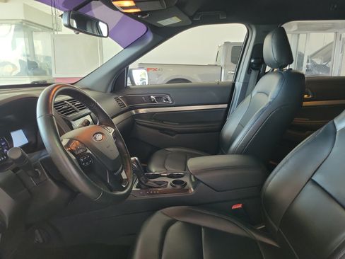 Used 2019 Ford Explorer XLT w/ Equipment Group 202A FWD image 11