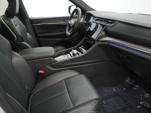 Used 2025 Jeep Grand Cherokee Overland w/ Adv Protech Group III AWD/4WD image 50