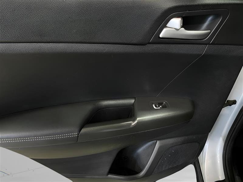 Used 2018 Kia Sportage LX FWD image 17