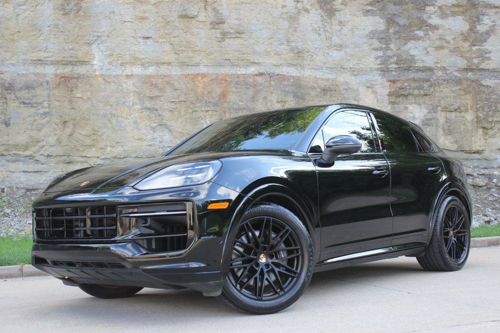 Used 2025 Porsche Cayenne Coupe AWD/4WD image 9
