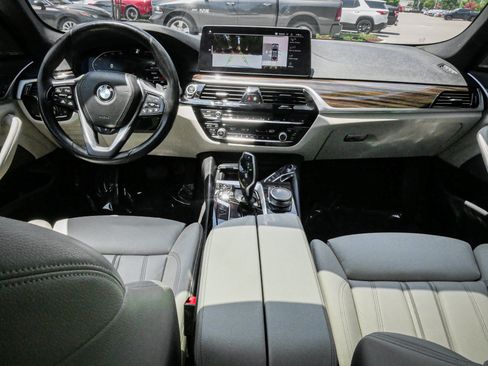 Used 2021 BMW 530i w/ Premium Package RWD image 27