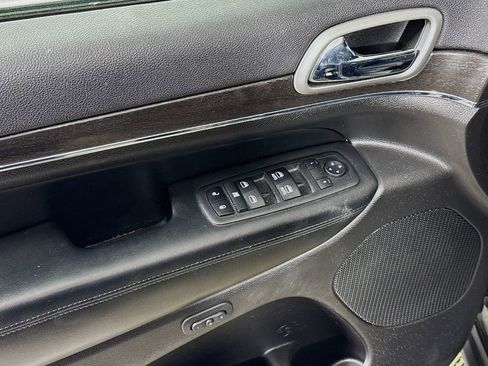 Used 2018 Jeep Grand Cherokee Limited image 17