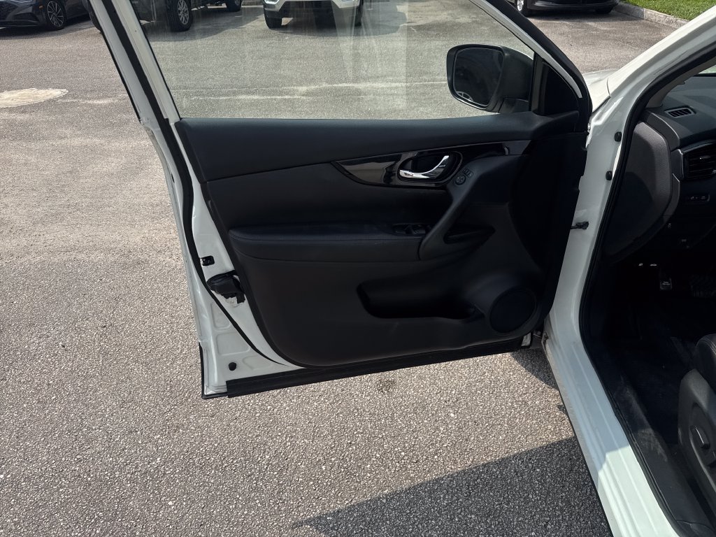 Used 2017 Nissan Rogue Sport SV FWD image 13