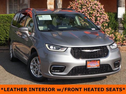 Used 2021 Chrysler Pacifica Touring-L image 2