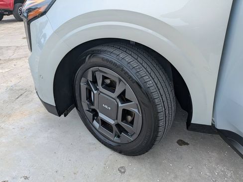 Certified 2025 Kia Carnival SX FWD image 38