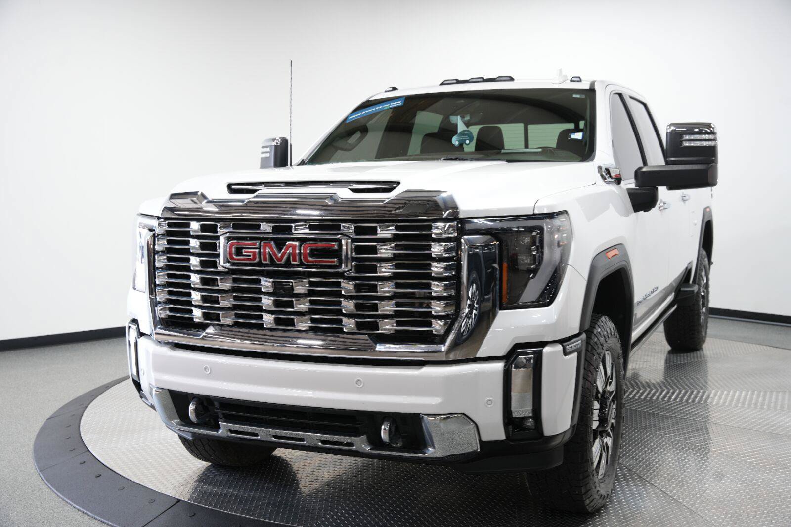 Certified 2024 GMC Sierra 2500 Denali w/ Denali Reserve Package AWD/4WD image 4