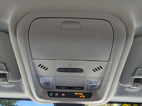 Used 2020 Chevrolet Equinox Premier FWD image 26