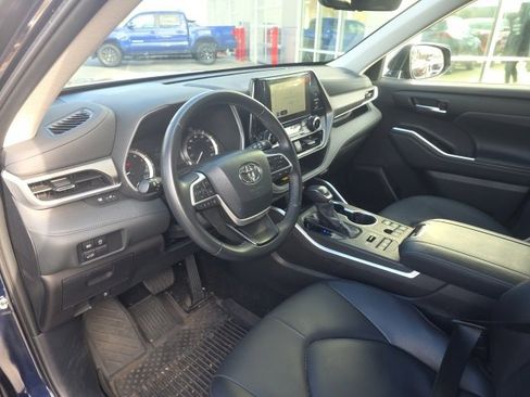 Used 2024 Toyota Highlander XLE image 17