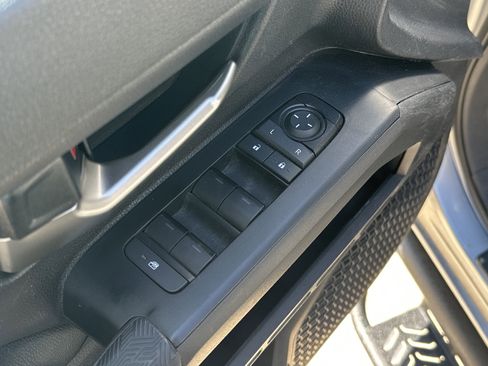 Certified 2025 Toyota Tacoma TRD Off-Road AWD/4WD image 14
