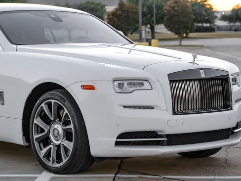 Used 2020 Rolls-Royce Wraith image 11