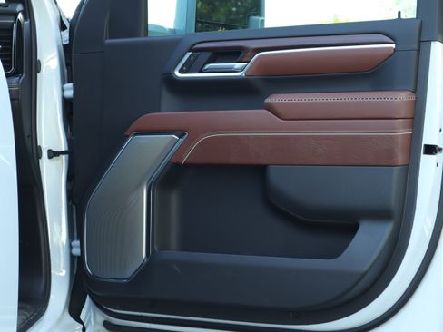 Used 2026 GMC Sierra 3500 Denali Ultimate w/ LPO, Black Badging Package image 30