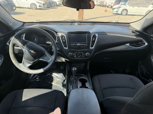 Used 2017 Chevrolet Malibu LT FWD image 9